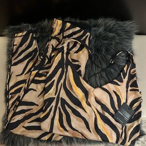 Savage x Fenty black & tan workout set in size 2x.